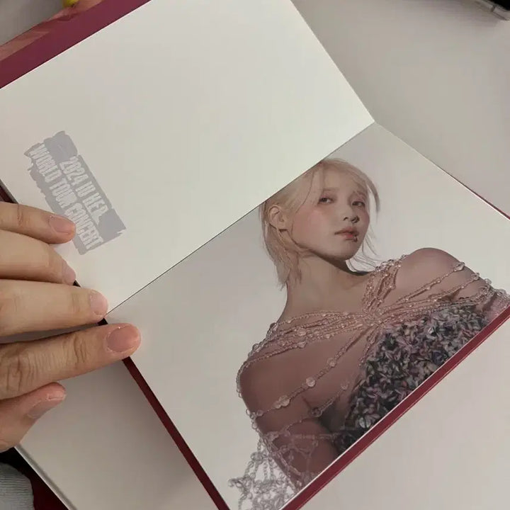 [BUNJANG] IU HER Concert 2024 Postcard and Mini Poster Set / 아이유 포토북 2024 HER 콘서트 헐콘 엽서 미니포스터