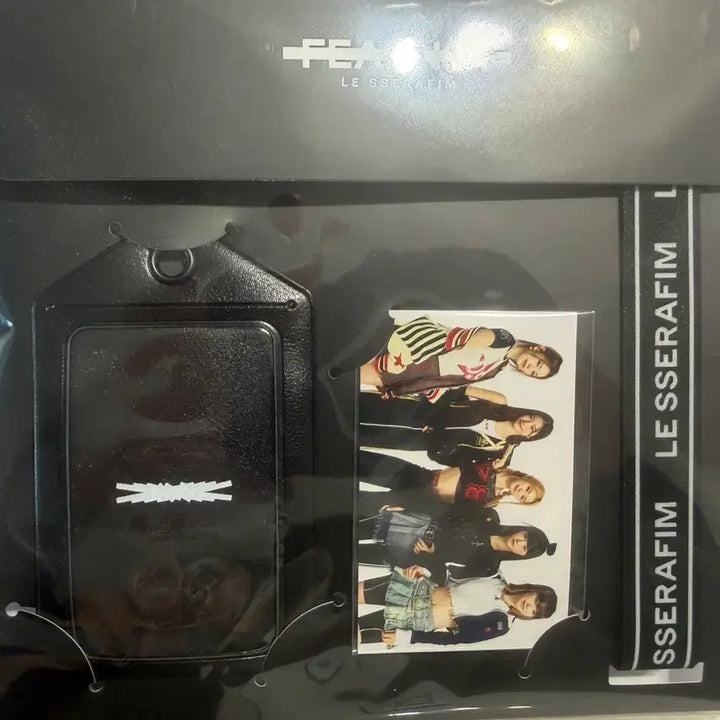[BUNJANG] LE SSERAFIM Holder + Badge Bundle Set / (미개봉) 르세라핌 홀더+뱃지 일괄