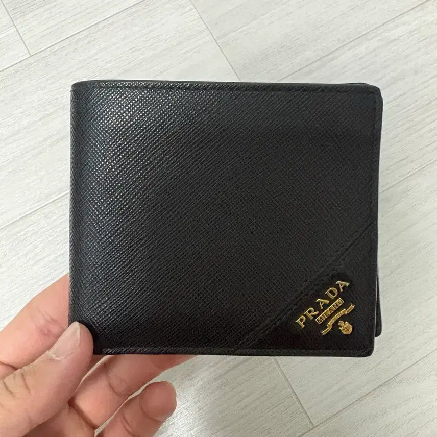 [BUNJANG] Prada Saffiano Gold Logo Wallet / 프라다 사파이노 금장 지갑 2MO513
