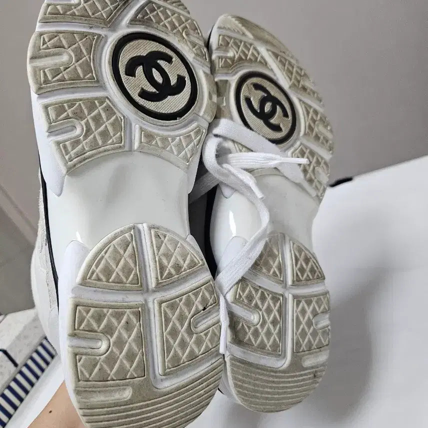 [BUNJANG] Chanel CC Logo Sneakers 36 / 샤넬 CC 로고 스니커즈 36