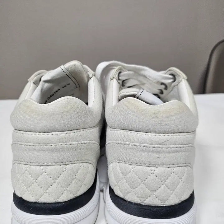 [BUNJANG] Chanel CC Logo Sneakers 36 / 샤넬 CC 로고 스니커즈 36