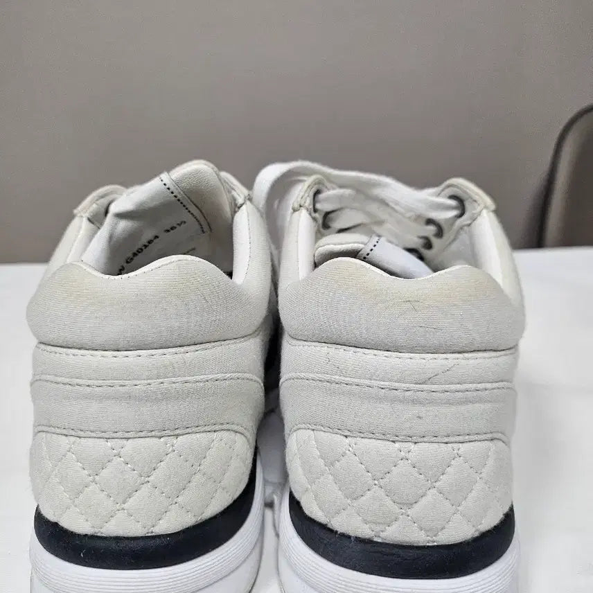[BUNJANG] Chanel CC Logo Sneakers 36 / 샤넬 CC 로고 스니커즈 36