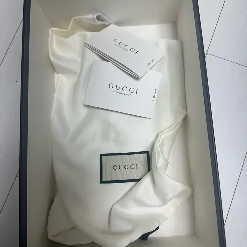 [BUNJANG] Gucci Bee Sneakers / 구찌 꿀벌 스니커즈