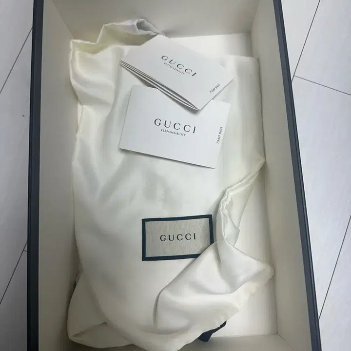 [BUNJANG] Gucci Bee Sneakers / 구찌 꿀벌 스니커즈