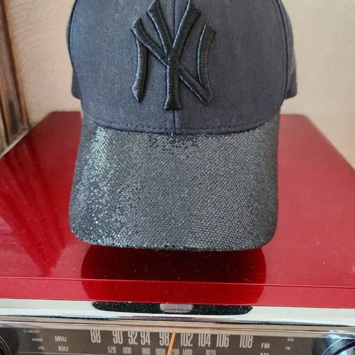 [BUNJANG] MLB NY Yankees Glitter Cap Hat / MLB NY 양키스 글리터 캡모자 FREE