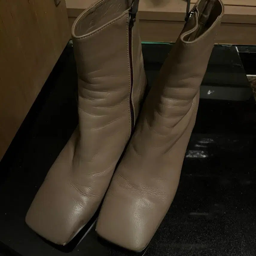 [BUNJANG] Loyiq Square Toe Ankle Boots 245 / Loyiq 스퀘어토 앵클부츠 245