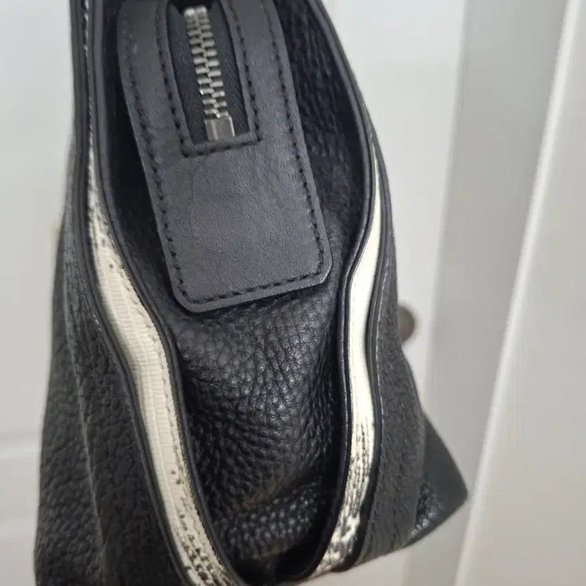 [BUNJANG] Loose &amp; Lounge Black Tote Bag / 루즈앤라운지 블랙 토트백