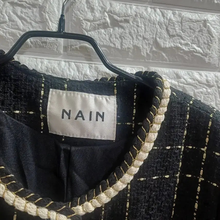 [BUNJANG] NAIN Black and Gold Tweed Jacket / NAIN 블랙금장 트위드자켓