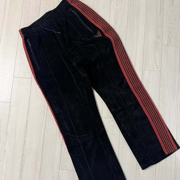[BUNJANG] Needles Velour Track Pants Black/Purple M / 니들스 벨루어 트랙팬츠 블랙 검주 M