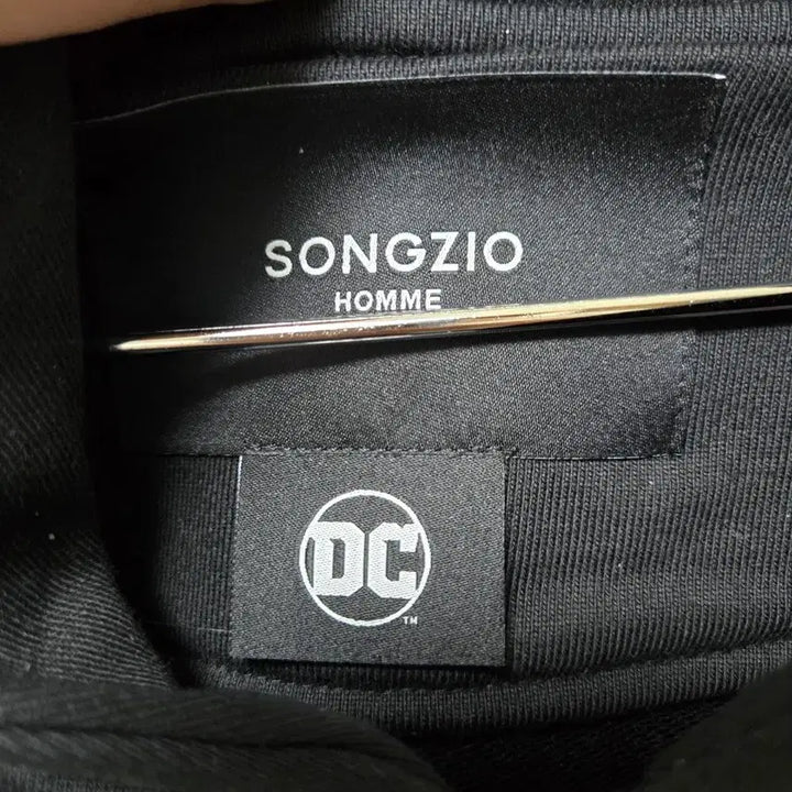 [BUNJANG] Songzio Homme DC Collaboration Hooded Zip-up / 송지오 옴므 X DC 후드집업 블랙