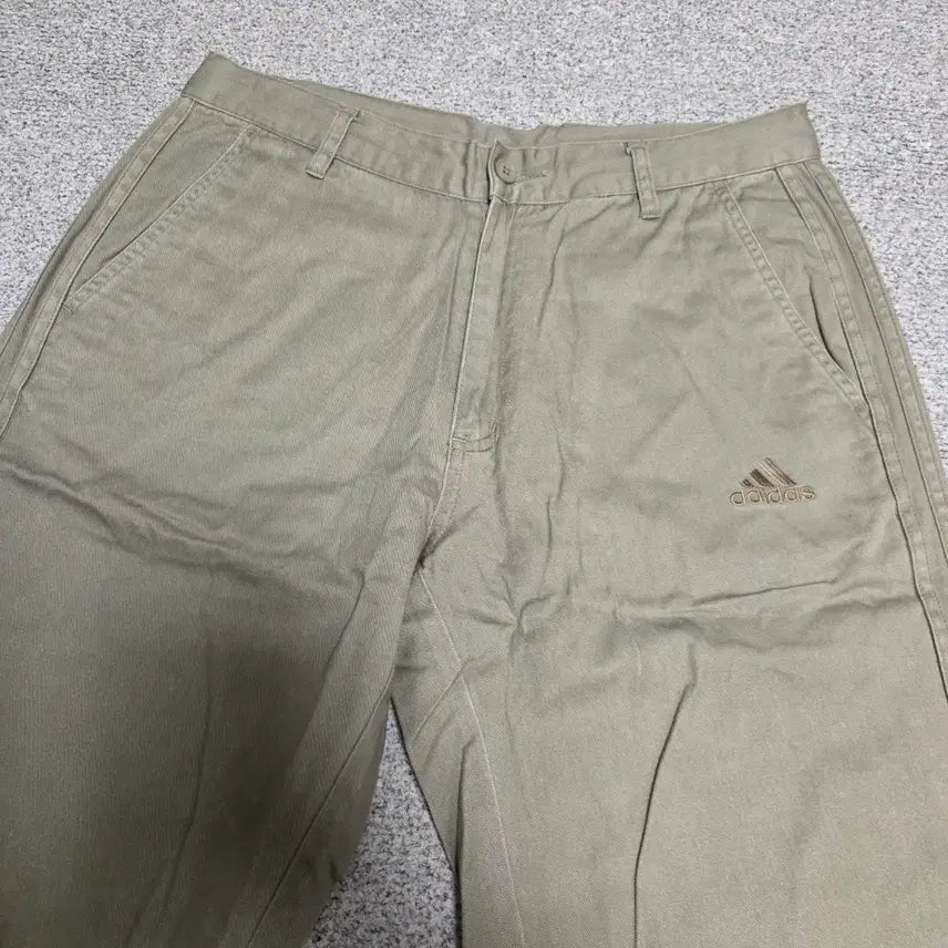 [BUNJANG] Adidas Khaki Half Pants Size 29-30 / Adidas 아디다스 하프 팬츠 29-30