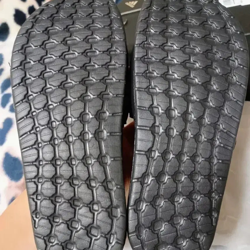 [BUNJANG] Adidas Adilette Boost Cushion Slide Sandals / 아디다스 아딜렛 부스트 쿠션 슬라이드 블랙 삼선 슬리퍼(255~260)