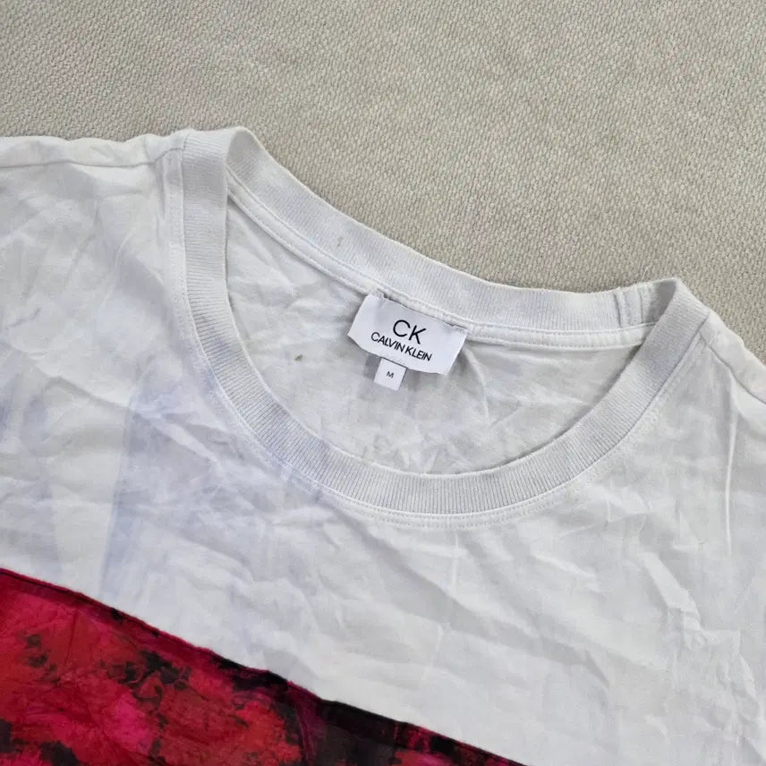 [BUNJANG] Calvin Klein Graphic Short Sleeve T-shirt / [M] 캘빈클라인 그래픽 반팔티 0220J