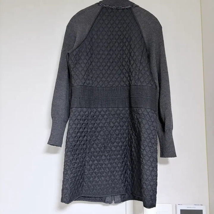 [BUNJANG] ELLE Quilted Long Cardigan Charcoal Gray / ELLE 엘르 퀼팅 롱 가디건 차콜그레이