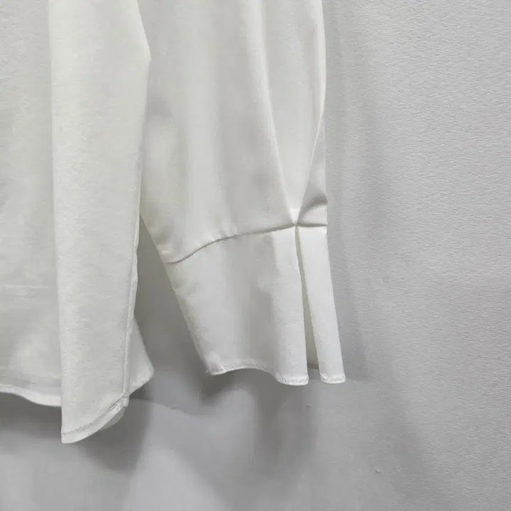 [BUNJANG] thg White Round Neck Long Sleeve Blouse / 0452 thg me 화이트 라운드넥 긴팔 블라우스 77
