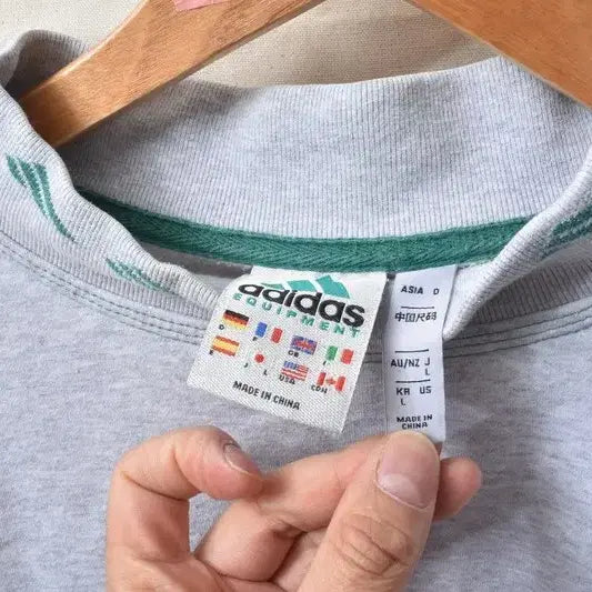 [BUNJANG] Adidas Equipment Sweatshirt L M0106 / 아디다스 이큅먼트 맨투맨 L M0106