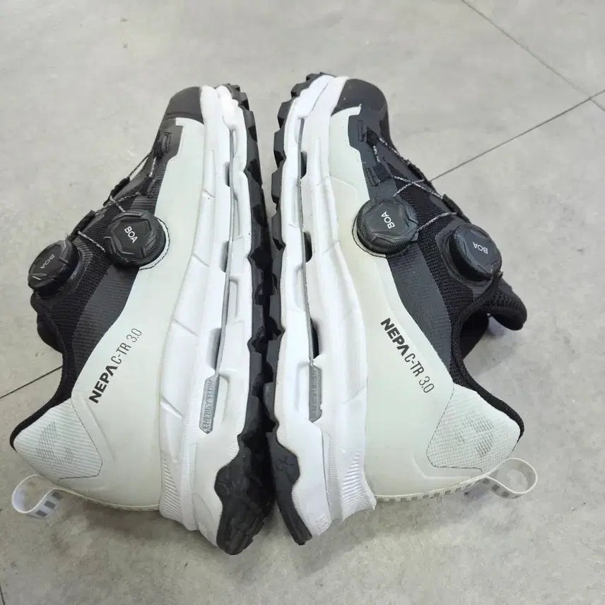 [BUNJANG] Nepa Dual Flow GTX Boa TR 3.0 Hiking Shoes / 네파 듀얼 플로우 고어텍스GTX 보아 TR 3.0(250