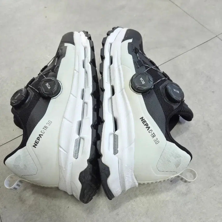 [BUNJANG] Nepa Dual Flow GTX Boa TR 3.0 Hiking Shoes / 네파 듀얼 플로우 고어텍스GTX 보아 TR 3.0(250