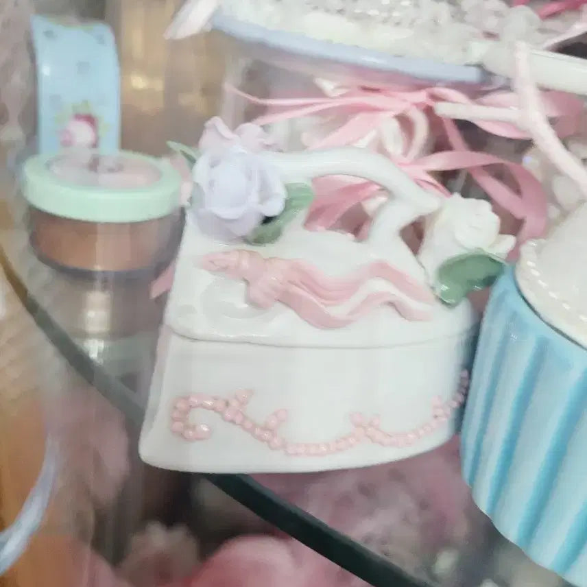 [BUNJANG] Ceramic Iron Ornament Pink Detail Imported / 도자기 다리미 장식 핑크 디테일 수입
