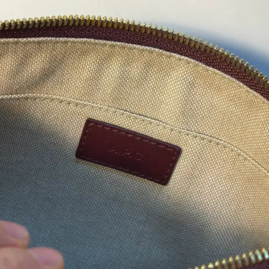 [BUNJANG] APC Maelys Half Moon Crossbody Bag - Burgundy / 아페셰 마엘리스 하프문 크로스백 버건디(APC maelys 단종)