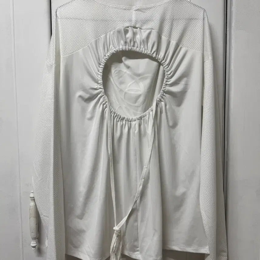 [BUNJANG] Kimitheryoung White Back Point Football Long Sleeve T-shirt / 김미더영 화이트 백포인트 풋볼 티셔츠 롱슬리브 티셔츠