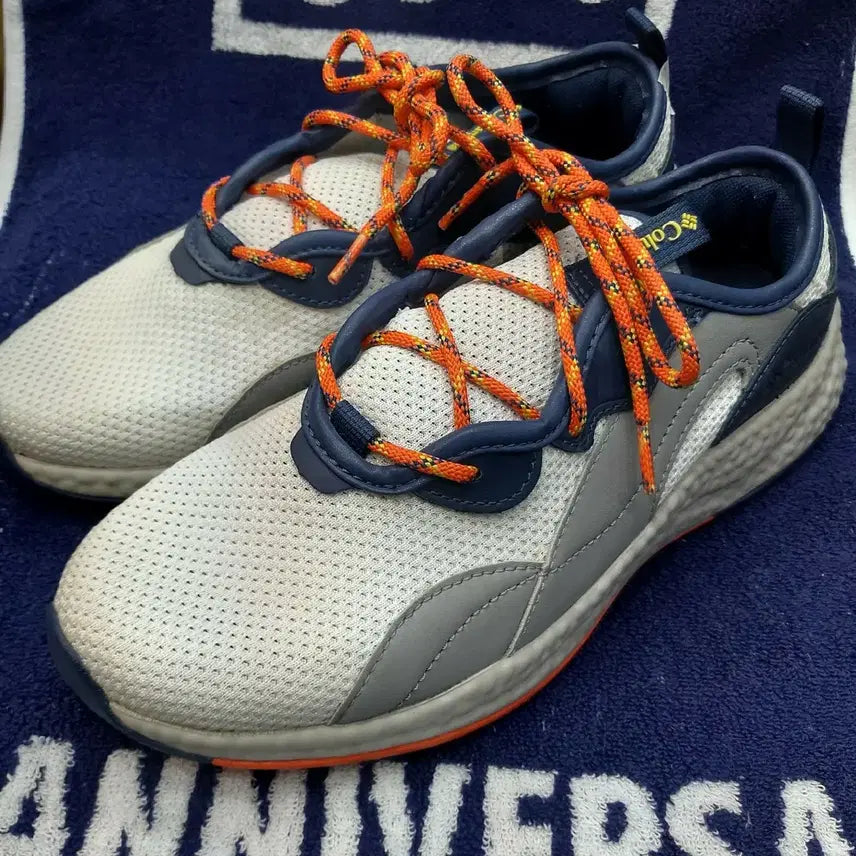 [BUNJANG] Columbia Hiking Shoes White/Navy/Orange 260mm / 컬럼비아 운동화 화이트/네이비/오렌지 260mm