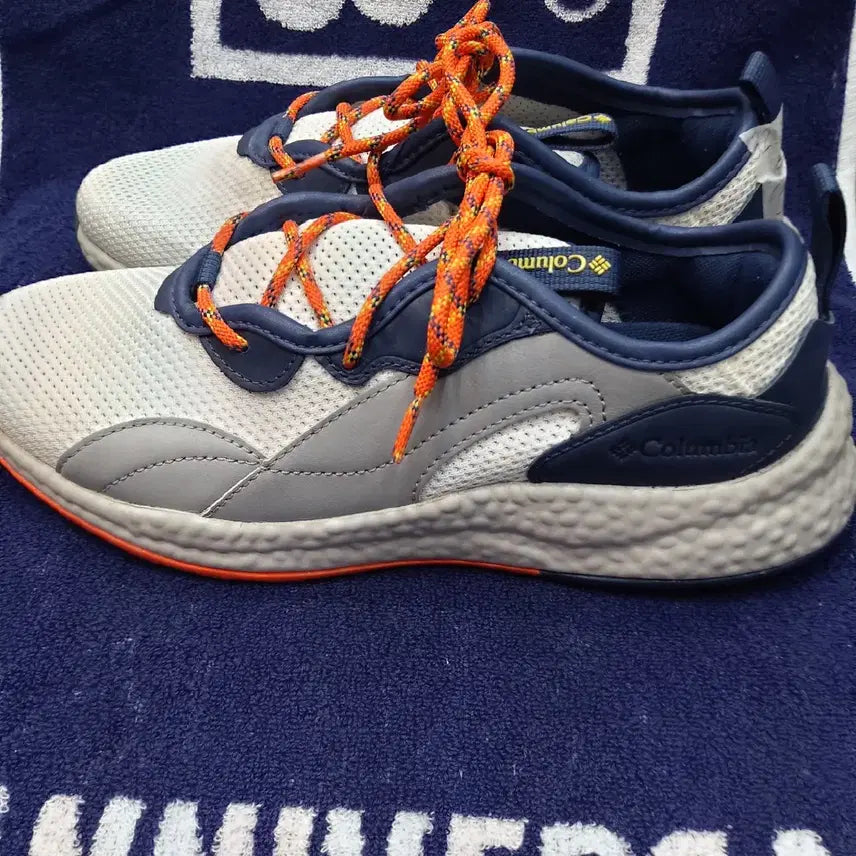 [BUNJANG] Columbia Hiking Shoes White/Navy/Orange 260mm / 컬럼비아 운동화 화이트/네이비/오렌지 260mm