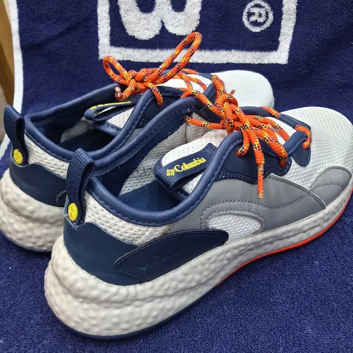 [BUNJANG] Columbia Hiking Shoes White/Navy/Orange 260mm / 컬럼비아 운동화 화이트/네이비/오렌지 260mm