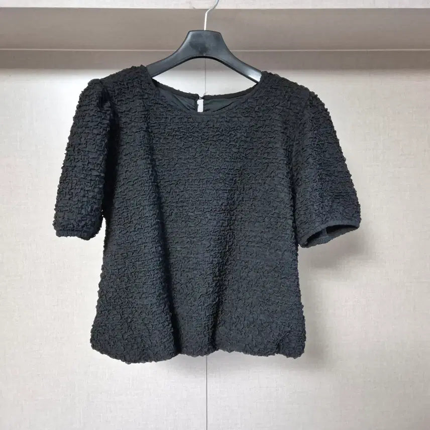 [BUNJANG] Muzak Poggie Volume Sleeve Blouse / 프리)무자크 뽀글이 볼륨소매블라우스 블랙