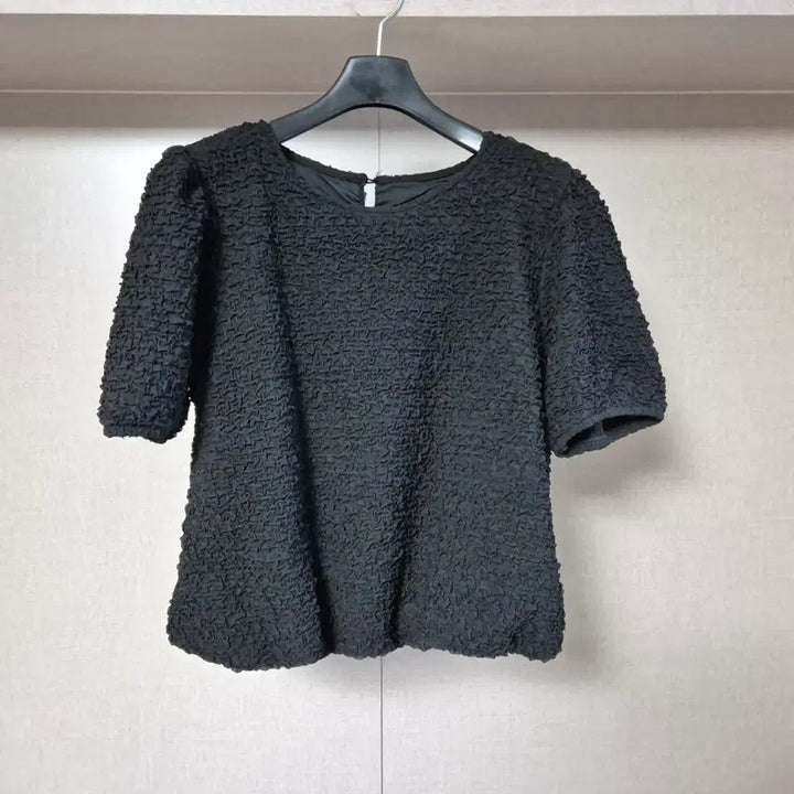 [BUNJANG] Muzak Poggie Volume Sleeve Blouse / 프리)무자크 뽀글이 볼륨소매블라우스 블랙