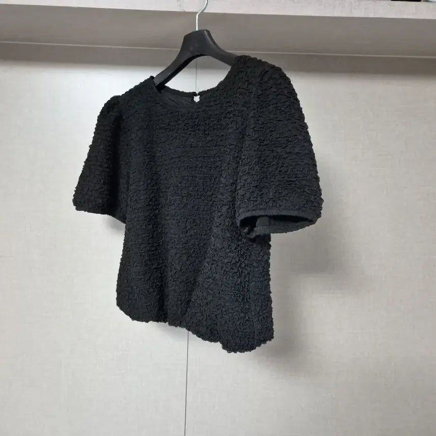 [BUNJANG] Muzak Poggie Volume Sleeve Blouse / 프리)무자크 뽀글이 볼륨소매블라우스 블랙