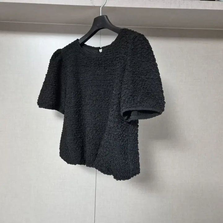 [BUNJANG] Muzak Poggie Volume Sleeve Blouse / 프리)무자크 뽀글이 볼륨소매블라우스 블랙