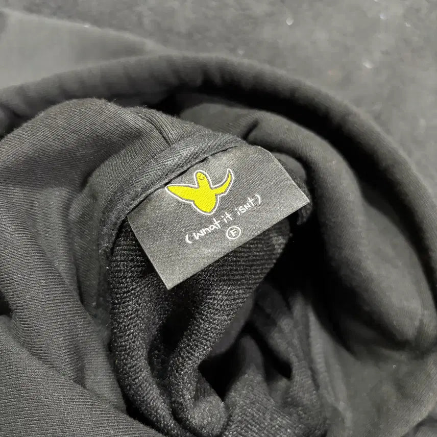 [BUNJANG] WomanFree What It Is Black Back Logo Hoodie / 우먼FREE 와릿이즌 블랙 백로고 후드티
