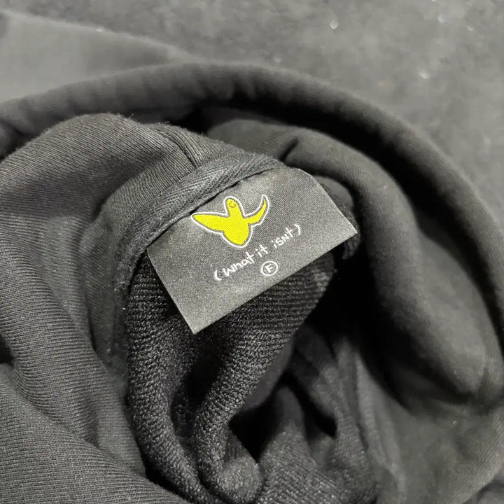 [BUNJANG] WomanFree What It Is Black Back Logo Hoodie / 우먼FREE 와릿이즌 블랙 백로고 후드티