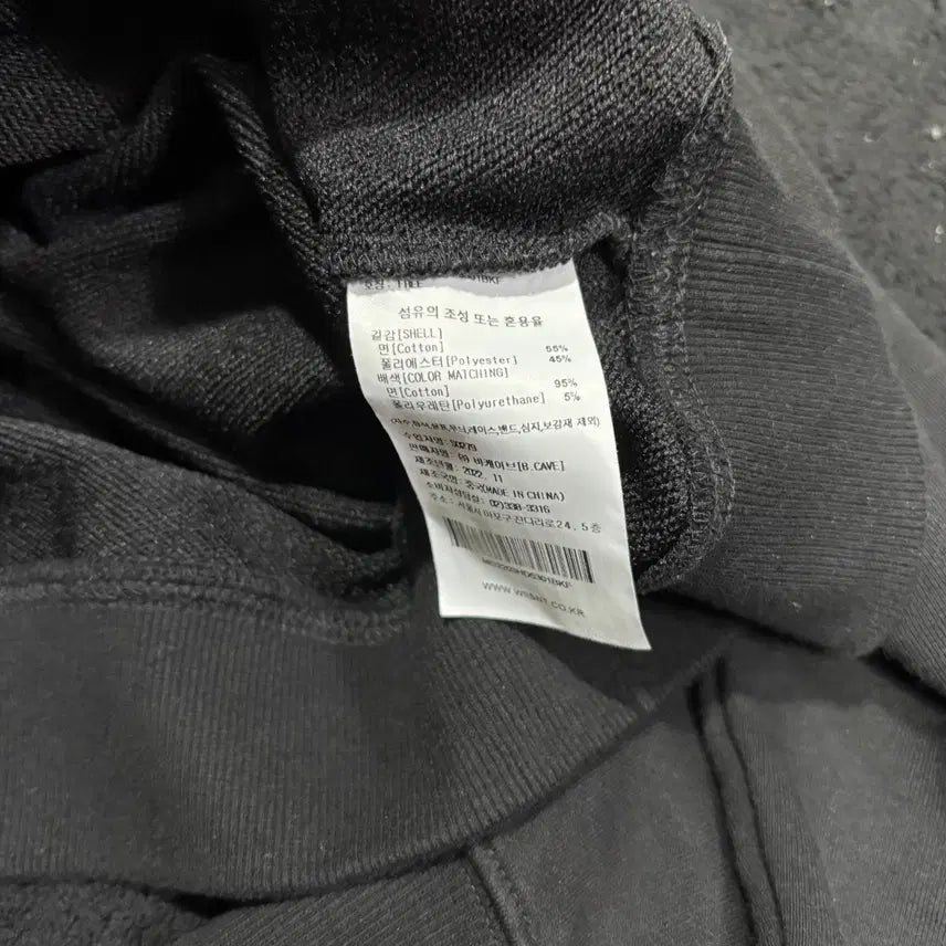 [BUNJANG] WomanFree What It Is Black Back Logo Hoodie / 우먼FREE 와릿이즌 블랙 백로고 후드티