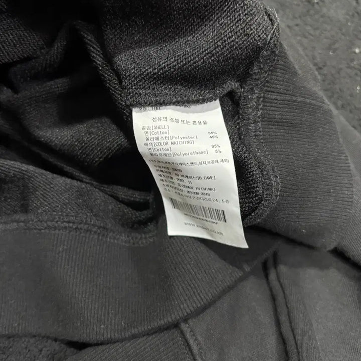 [BUNJANG] WomanFree What It Is Black Back Logo Hoodie / 우먼FREE 와릿이즌 블랙 백로고 후드티