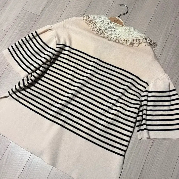 [BUNJANG] OséO2nd Crochet Lace Collar Knit Top / 21 한섬 오즈세컨 뜨개 레이스 크로셰 카라 니트 반팔퍼프스트라이프베이지