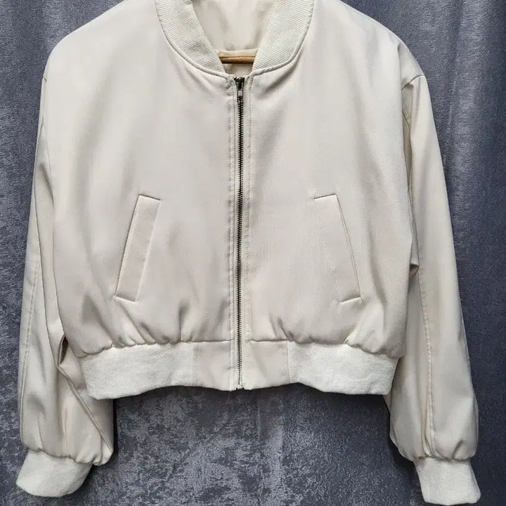 [BUNJANG] Ivory Crop Bomber Jacket / 아이보리 크롭 봄버 자켓