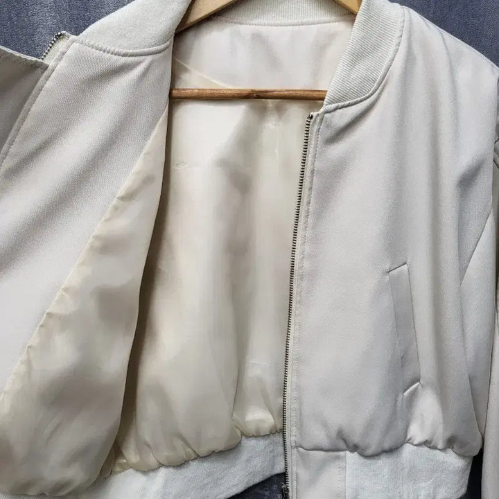 [BUNJANG] Ivory Crop Bomber Jacket / 아이보리 크롭 봄버 자켓