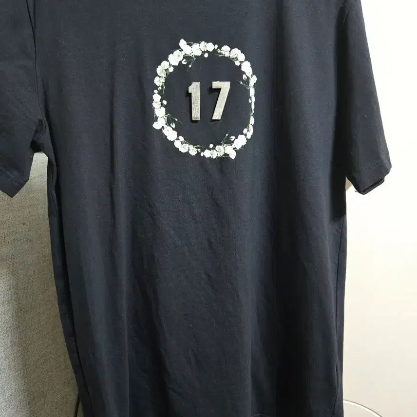 [SOLD OUT] 지방시 17 플라워 프린팅 블랙 반팔티