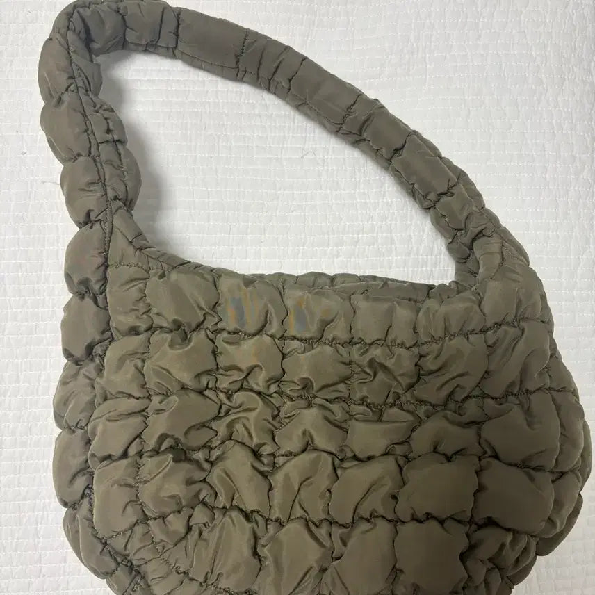 [SOLD OUT] COS 코스 퀼팅백 카키