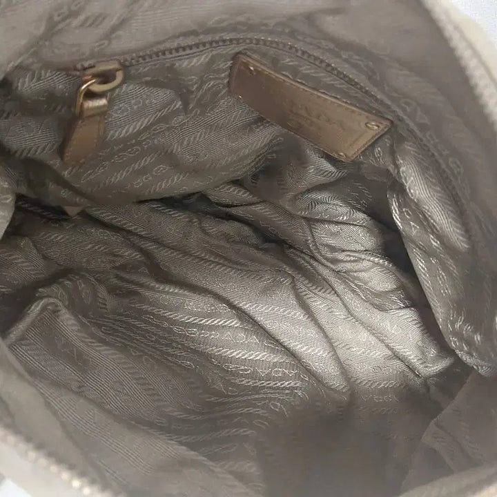 [BUNJANG] Prada Vintage Nylon Messenger Crossbody Bag / [정품] 프라다 빈티지 나일론 메신저 숄더백 크로스백