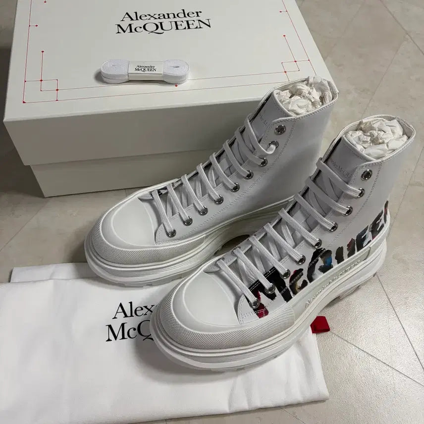 [BUNJANG] Alexander McQueen Tread Slick Graffiti Boots White / [새상품]알렉산더맥퀸 그래피티 트레드 슬릭 부츠 화이트