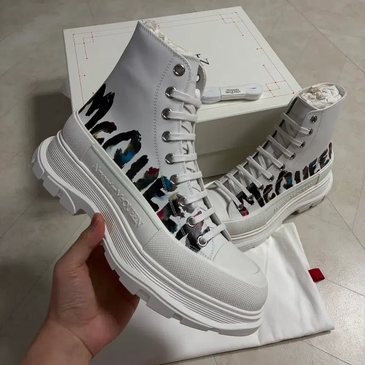[BUNJANG] Alexander McQueen Tread Slick Graffiti Boots White / [새상품]알렉산더맥퀸 그래피티 트레드 슬릭 부츠 화이트