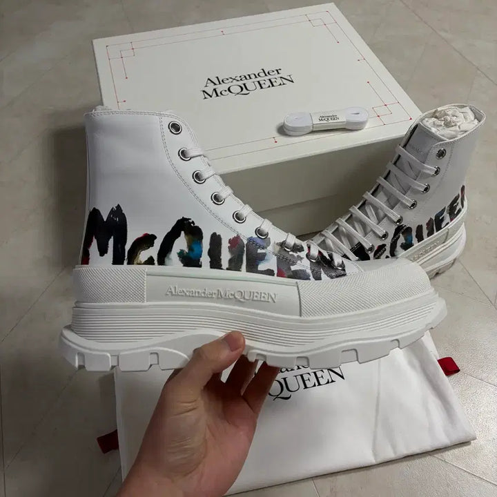 [BUNJANG] Alexander McQueen Tread Slick Graffiti Boots White / [새상품]알렉산더맥퀸 그래피티 트레드 슬릭 부츠 화이트