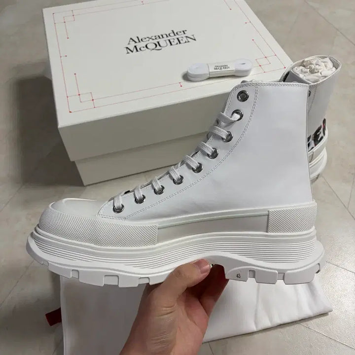 [BUNJANG] Alexander McQueen Tread Slick Graffiti Boots White / [새상품]알렉산더맥퀸 그래피티 트레드 슬릭 부츠 화이트