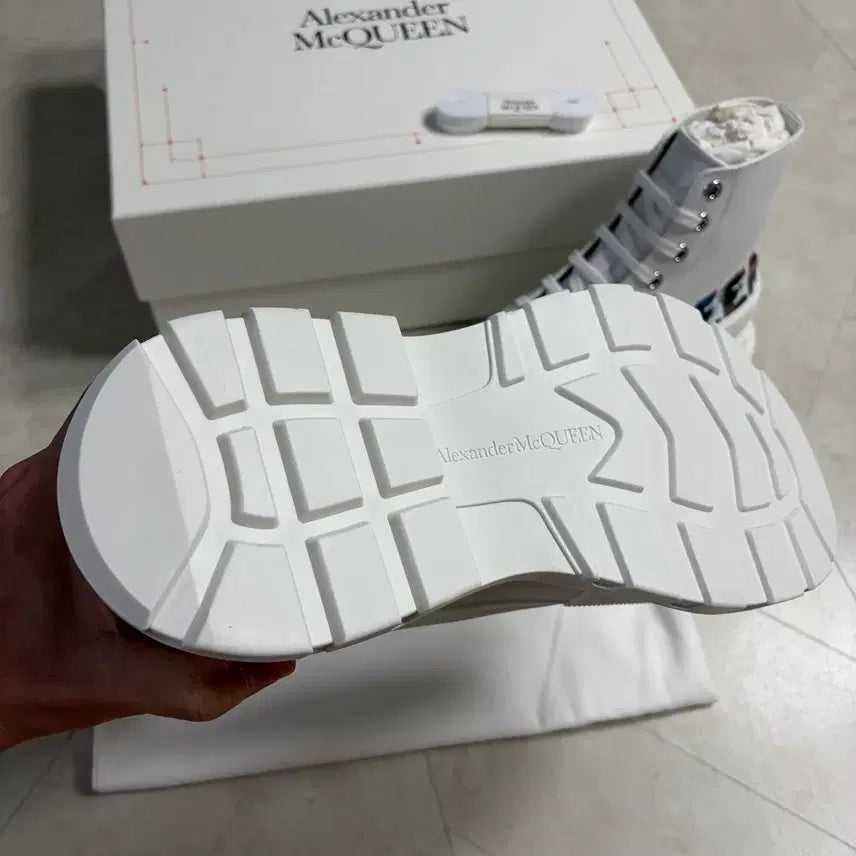 [BUNJANG] Alexander McQueen Tread Slick Graffiti Boots White / [새상품]알렉산더맥퀸 그래피티 트레드 슬릭 부츠 화이트
