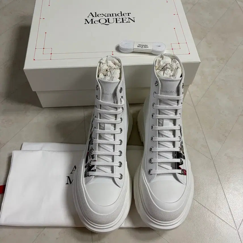 [BUNJANG] Alexander McQueen Tread Slick Graffiti Boots White / [새상품]알렉산더맥퀸 그래피티 트레드 슬릭 부츠 화이트