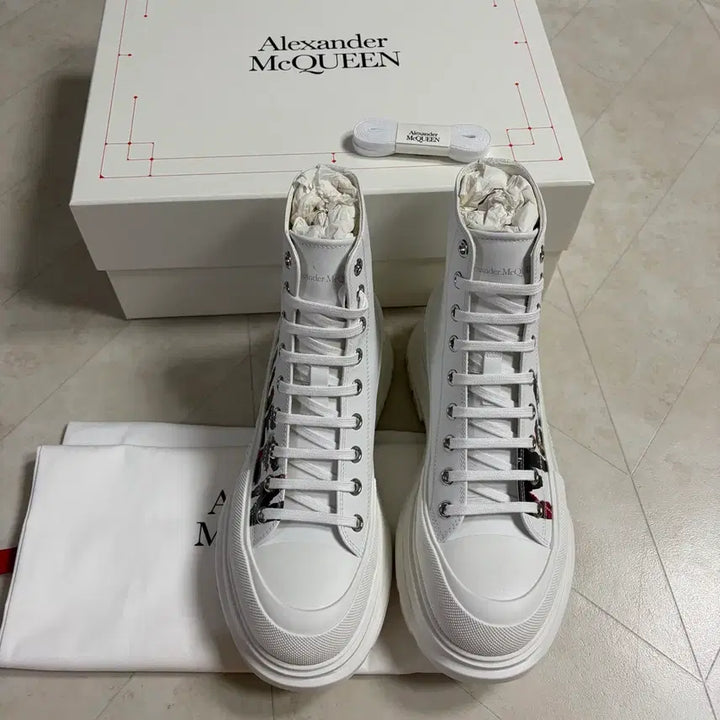 [BUNJANG] Alexander McQueen Tread Slick Graffiti Boots White / [새상품]알렉산더맥퀸 그래피티 트레드 슬릭 부츠 화이트