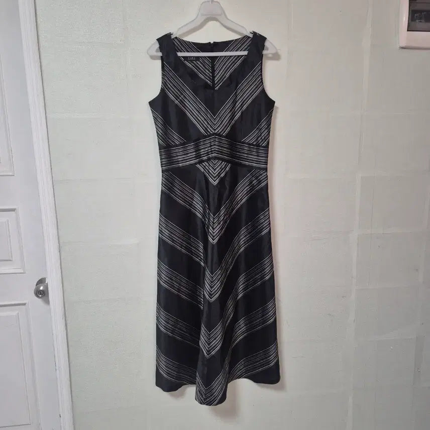 [BUNJANG] TIME Black Striped Sleeveless Maxi Dress / TIME 블랙 스트라이프 민소매 원피스